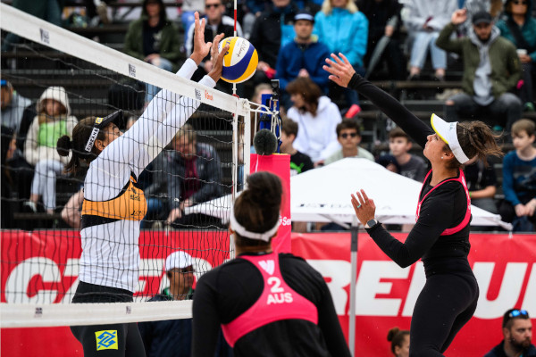 Mariafe Artacho del Solar hits off Ana Patricia's hands for a crucial point in pool B.