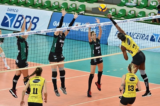 WorldofVolley :: SOUTH AMERICAN CCH W: Praia down hosts Brasília to take lead in charts