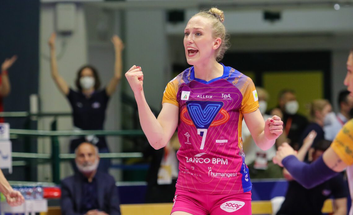 WorldofVolley :: JPN W: Van Hecke joins ranks of V.League champions