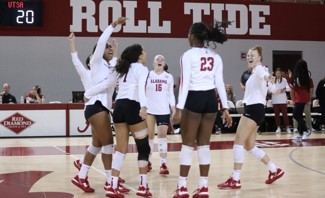 Alabama Volleyball Earns Two Wins Friday to Open 2022 Season