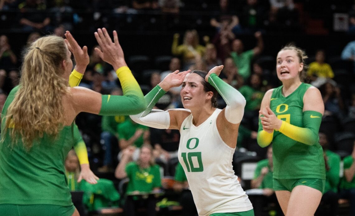 Ducks Beat Beavers In Four Sets