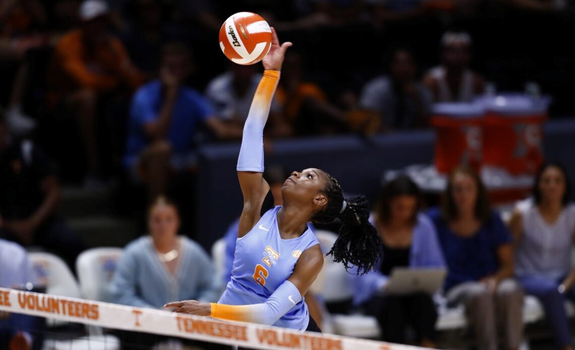 Lady Vols Drop Two Matches on the Final Day of the Tennessee Classic
