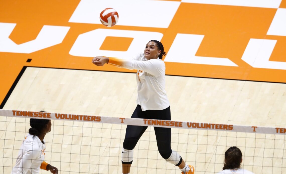 Lady Vols Fall to No. 21 Western Kentucky, 3-0