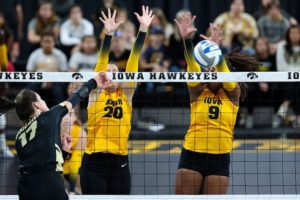 NCAA volleyball: Oregon, Minnesota, S. Carolina, Rutgers get big wins