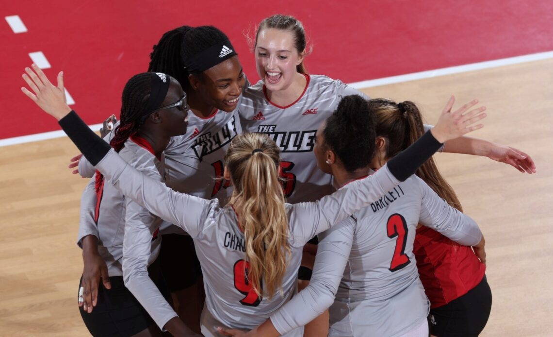 No. 2 Volleyball Beats Clemson