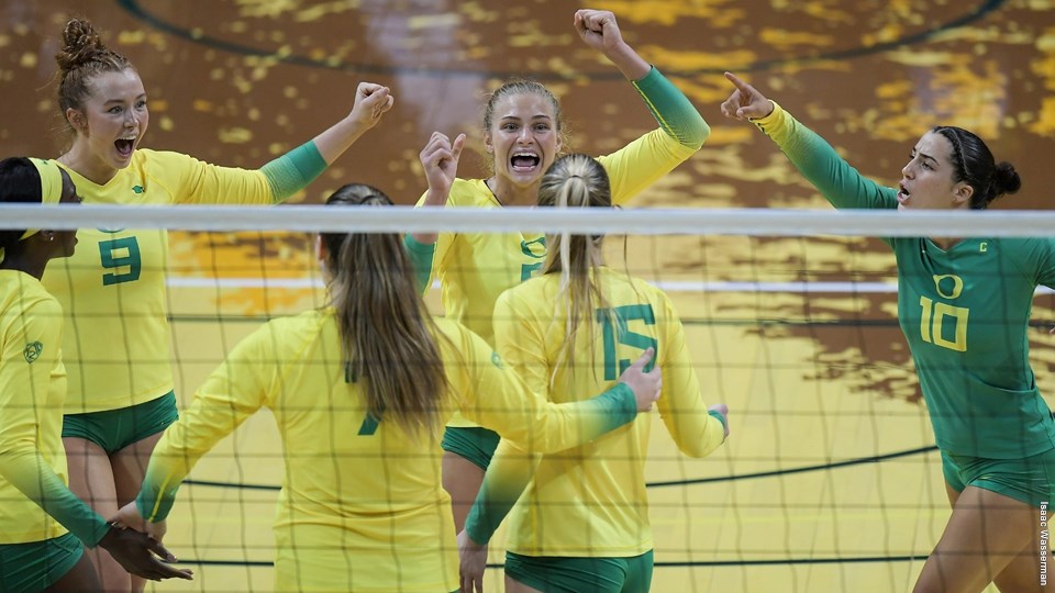 The Oregon Ducks take on the Stanford Cardinal at Matthew Knight Arena in Eugene, Oregon on September 25, 2022 (Isaac Wasserman/ Eric Evans Photography)