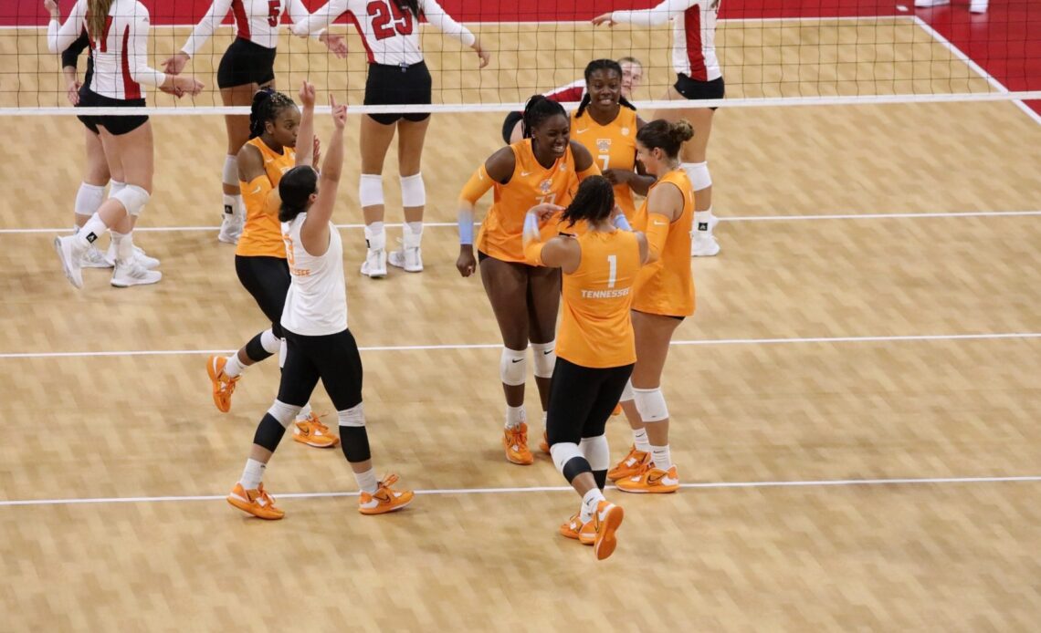 Tennessee Sweeps NC State, Splits Doubleheader on Final Day of NC State Classic