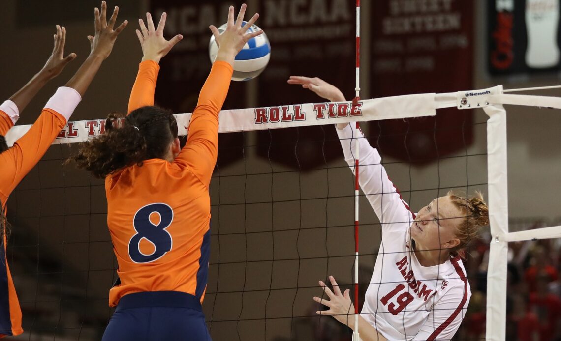 Volleyball Closes Road Weekend with Four-Set Win over Arkansas State