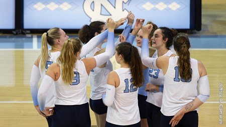 huddle
University of North Carolina Volleyball v Miami 
Carmichael Arena 
Chapel Hill, NC 
Friday, September 30, 2022