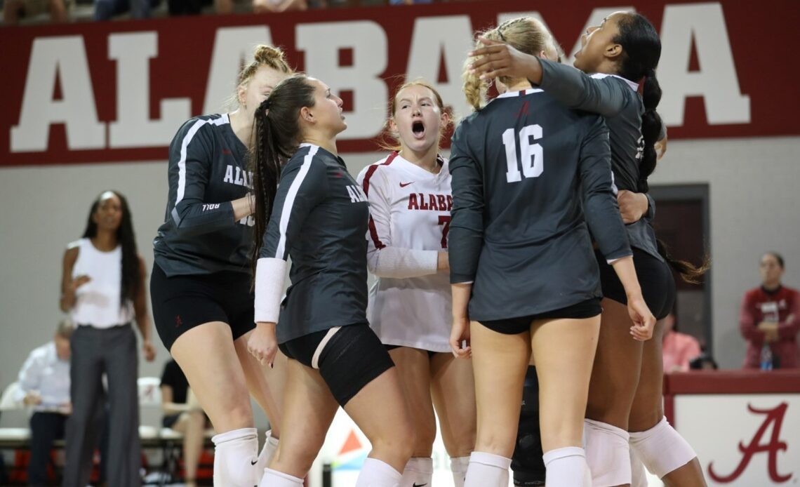 Volleyball Falls in Weekend Finale Sunday vs. Auburn