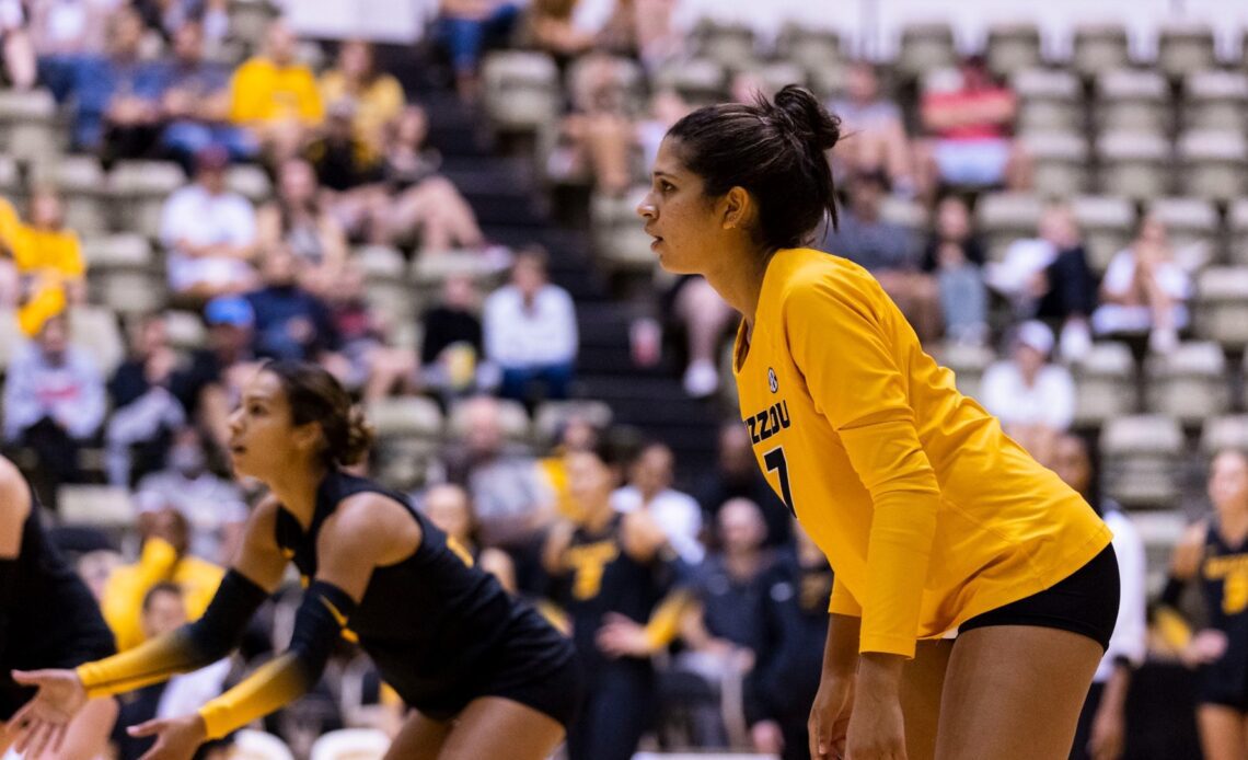 Volleyball Kicks Off SEC Play at Tennessee