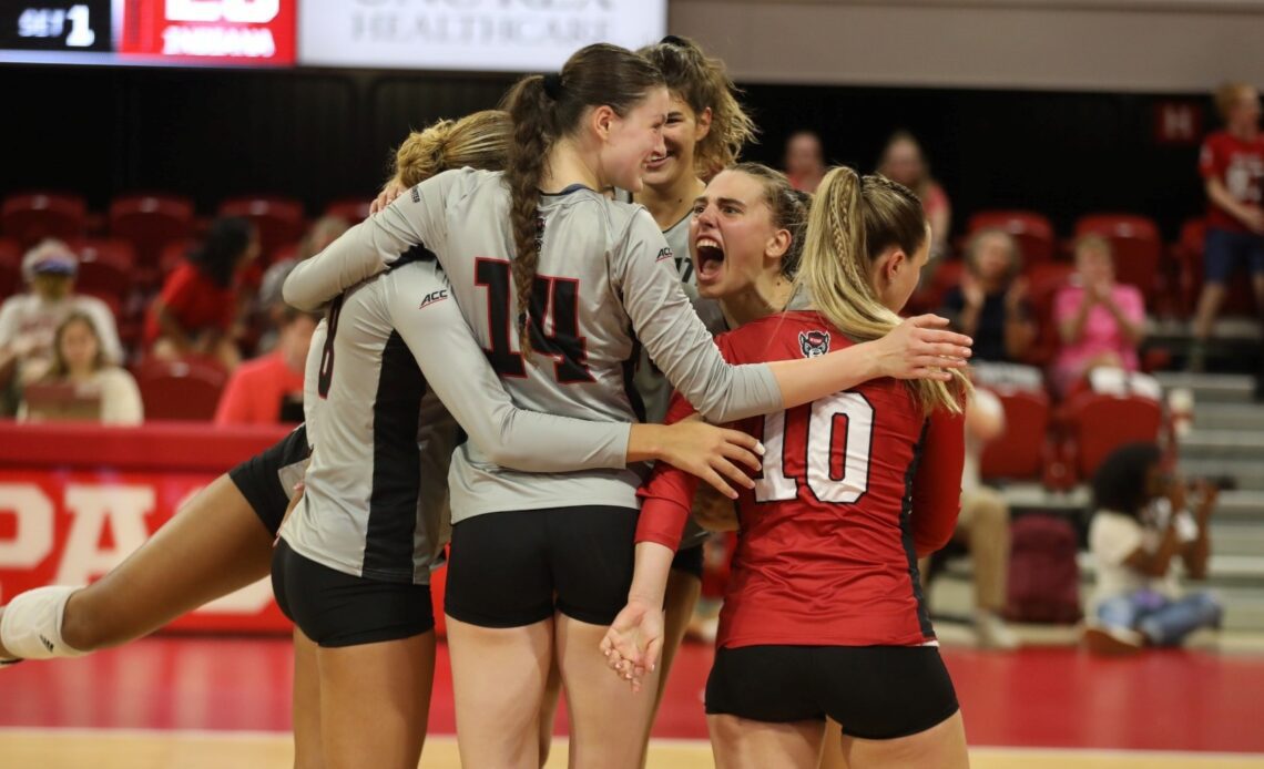 Volleyball Opens ACC Play With Thrilling Win