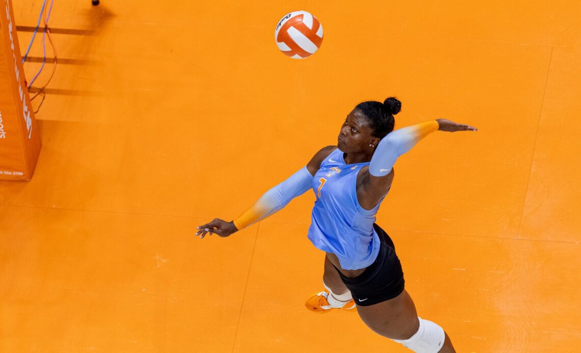 Fingall Scores 20 Kills But Auburn Edges Tennessee in Four Sets