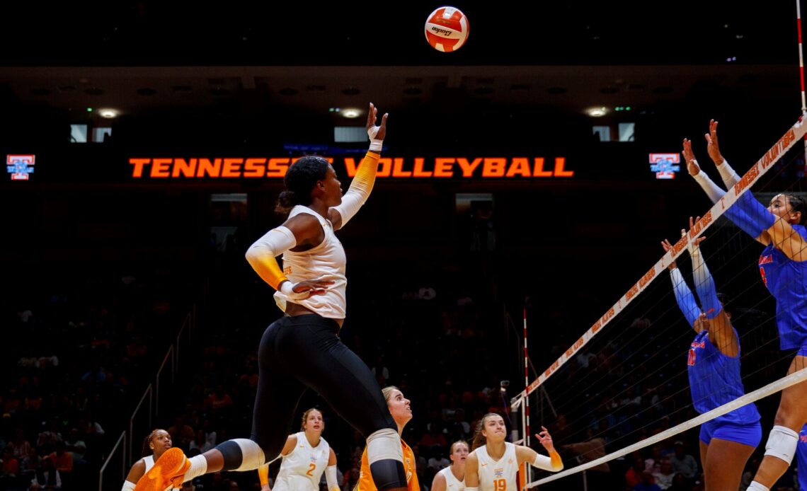 Lady Vols Break Out the Brooms to Sweep South Carolina