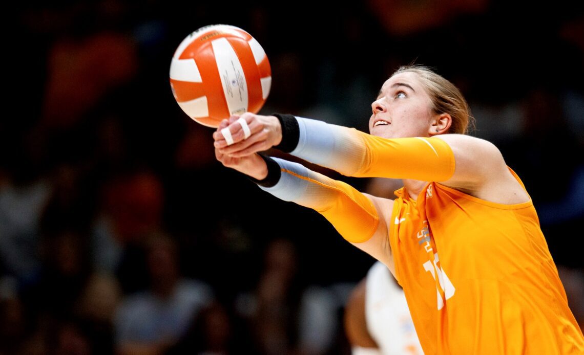 Lady Vols Fall to Razorbacks in Three Sets