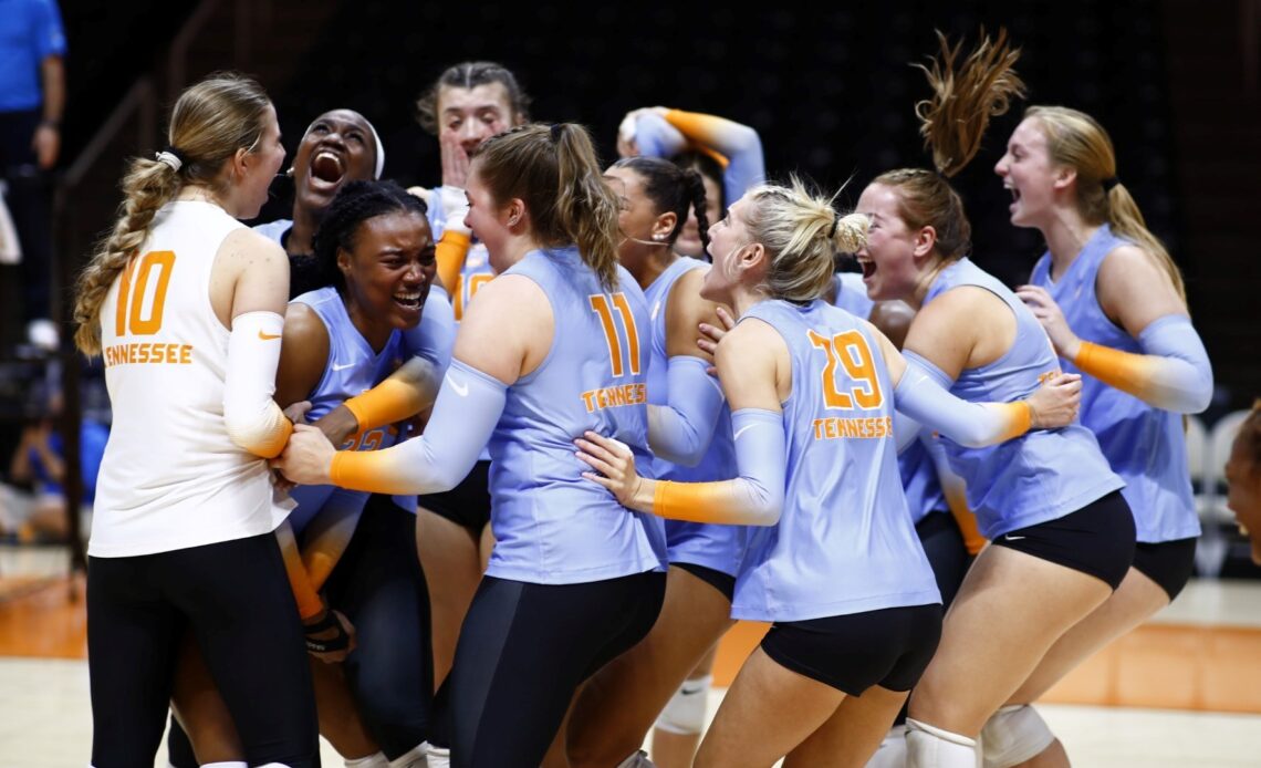 Lady Vols Throw Saturday Night Block Party in Five-Set Thriller