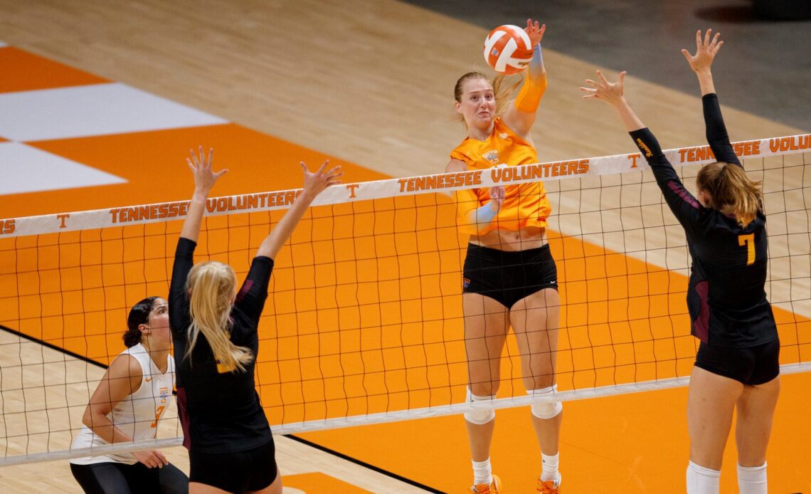 Lovett & Merrick’s Double-Digit Kills Not Enough as Lady Vols Fall to Arkansas