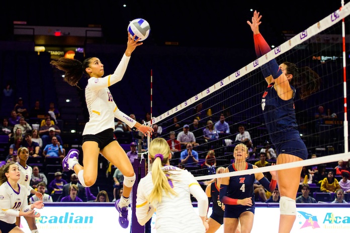 NCAA volleyball: Purdue, Rice survive; Wisconsin, Stanford win