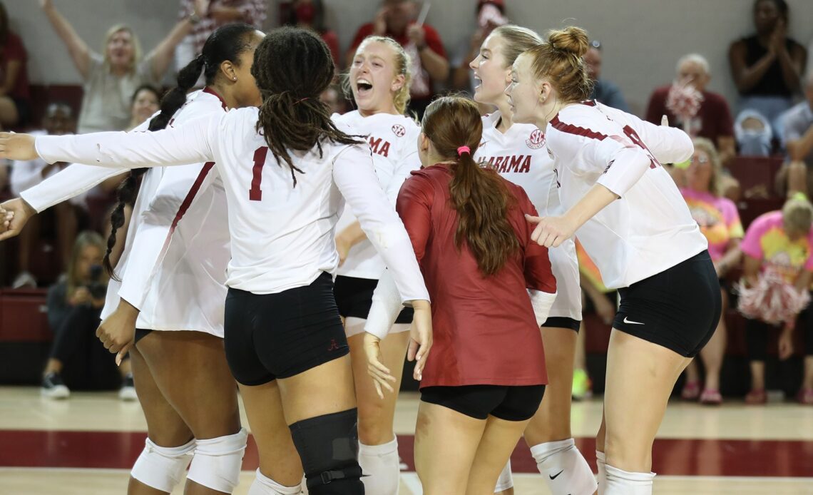 Alabama volleyball team celebrates a point vs. Auburn