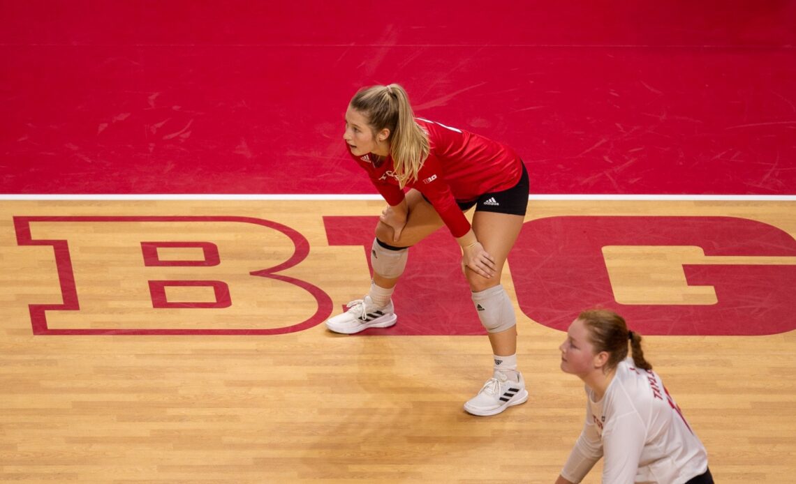 Madison Chitty & Taylor Humphrey on the court against Michigan State