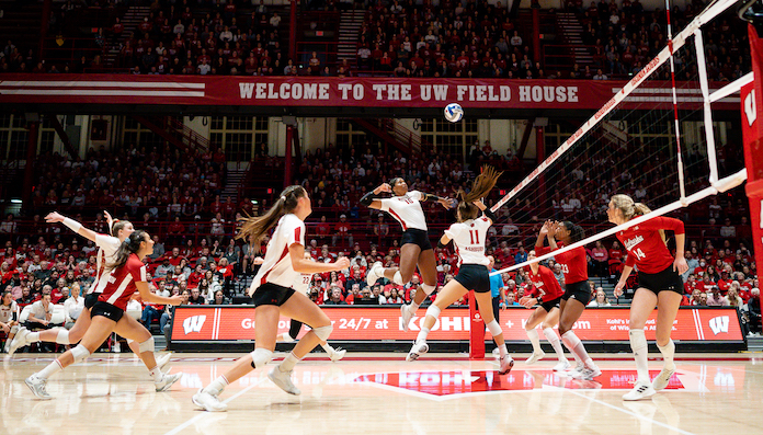 Wisconsin sweeps Nebraska, Illini upset Penn St., Florida tops Auburn in NCAA volleyball