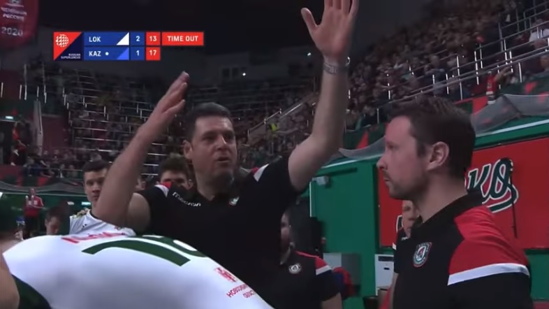 WorldofVolley :: RUS M: Temper, temper... Konstantinov throws microphone away during timeout of Lokomotiv vs Zenit-Kazan (VIDEO)