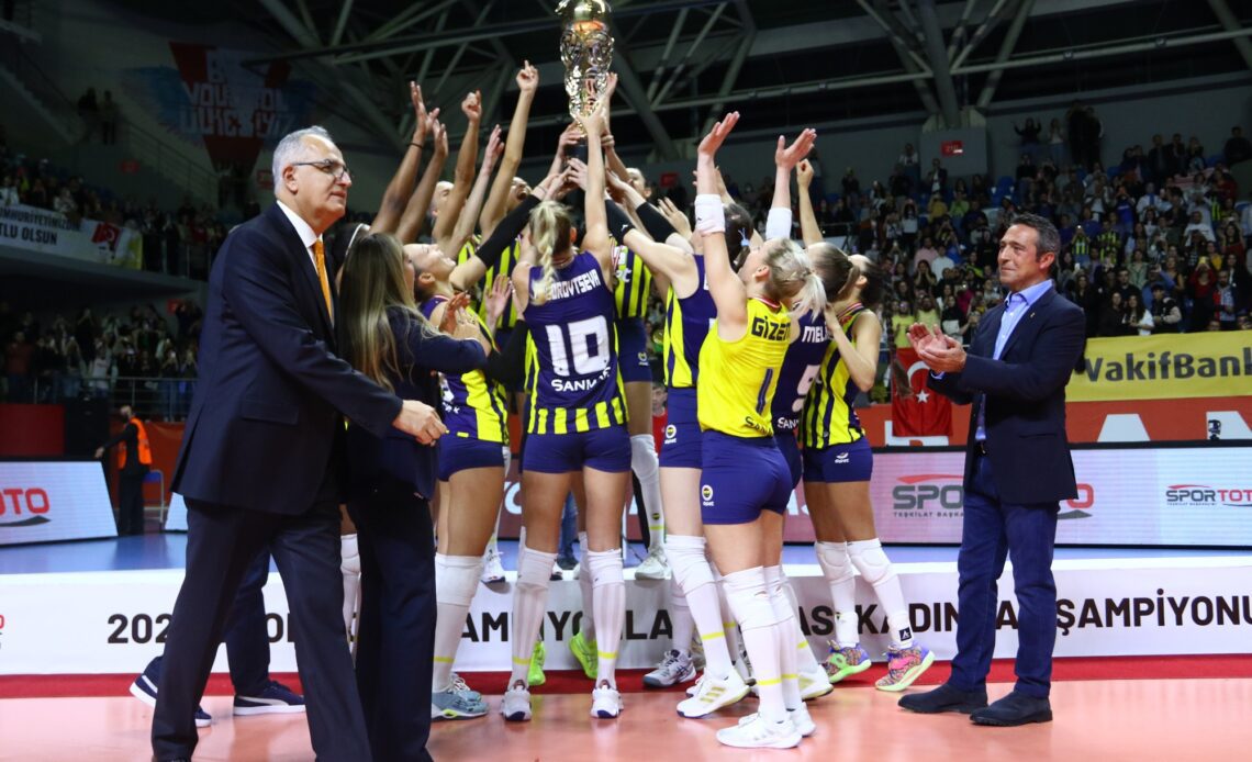 WorldofVolley :: TURKISH SUPER CUP W: Egonu stands out on debut on Turkish courts but Fenerbahçe sweep VakıfBank to win trophy  