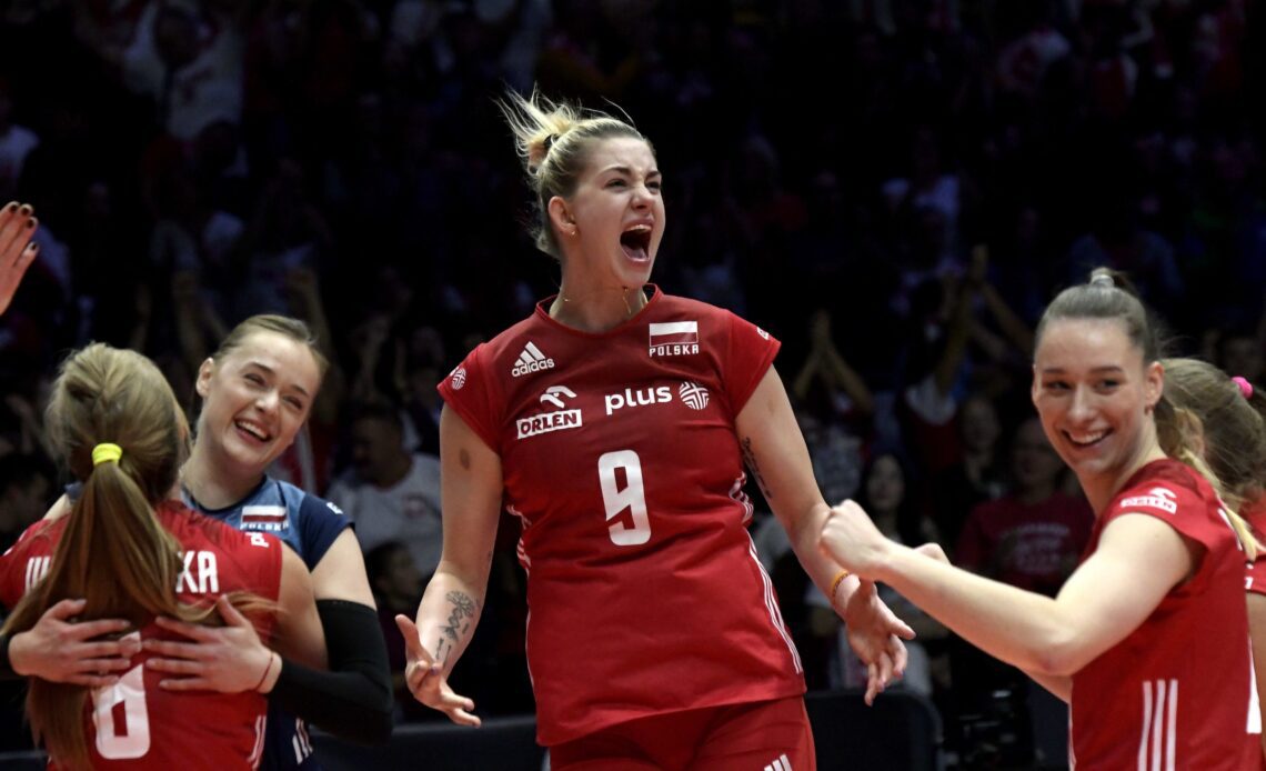 WorldofVolley :: WCH 2022 W: With cosmic play in Łódź, Poland beats USA first time in 12 years; Serbia starts filling quarter-final bracket