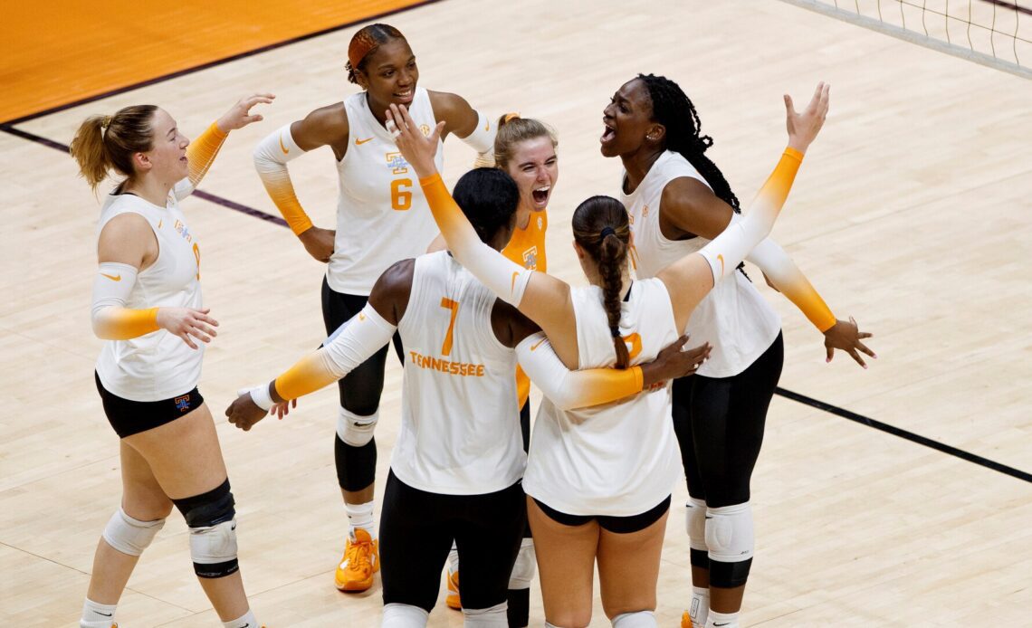 Lady Vol Trio Logs Double-Digit Kills, Lady Vols Rout LSU