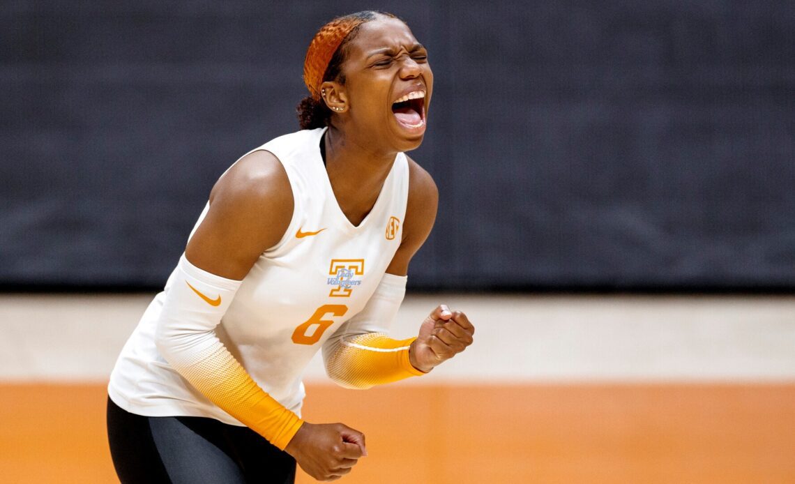 Lady Vols Waltz Past Mississippi State, 3-0