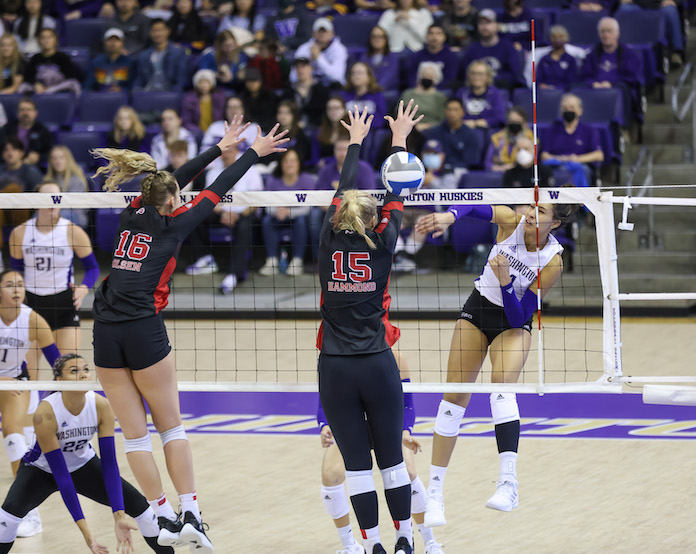 NCAA volleyball: Indiana stuns reeling Ohio St., Oregon escapes, UK sweeps Florida