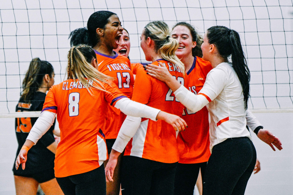 Tigers Fall in Four Sets to Miami – Clemson Tigers Official Athletics Site
