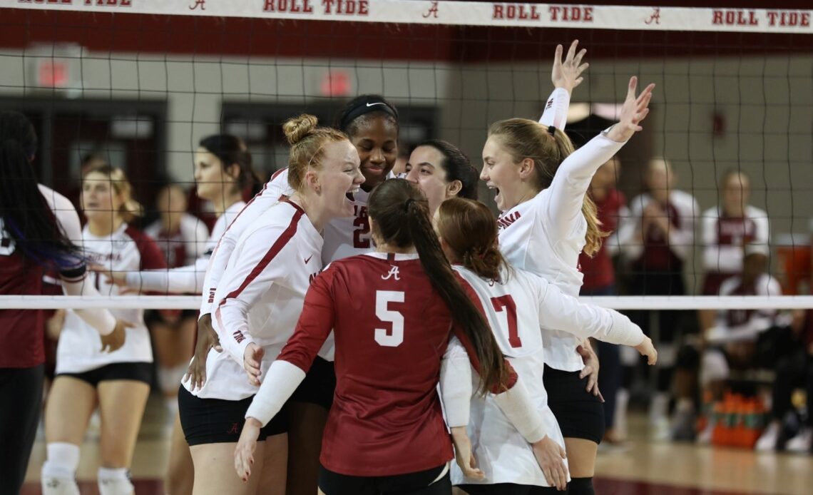 Volleyball Heads to Arkansas for Final Road Trip of the Season