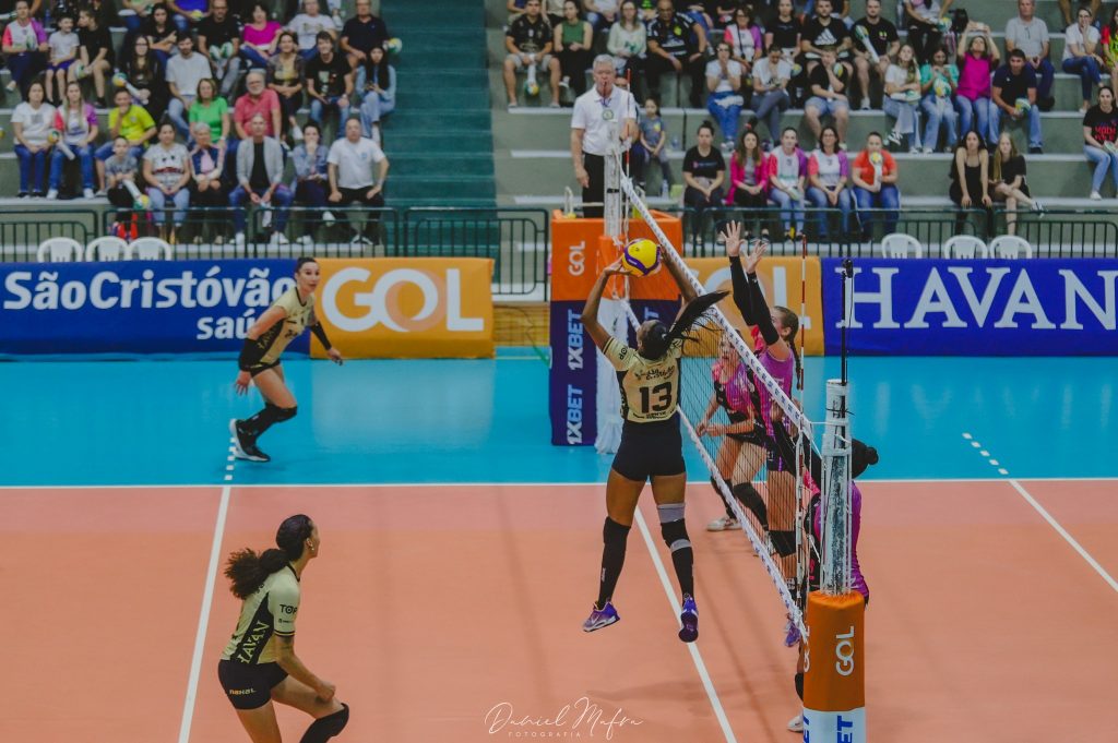 WorldofVolley :: BRA W: Smarzek’s best match since coming to Superliga helps Osasco pack 4th consecutive victory