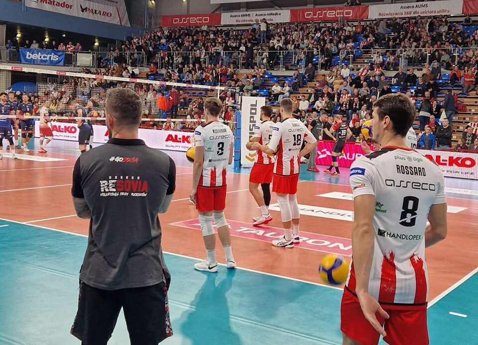 WorldofVolley :: POL M: Resovia confirm their magnificent form – champions ZAKSA fall in straight sets and suffer third defeat in 7 games