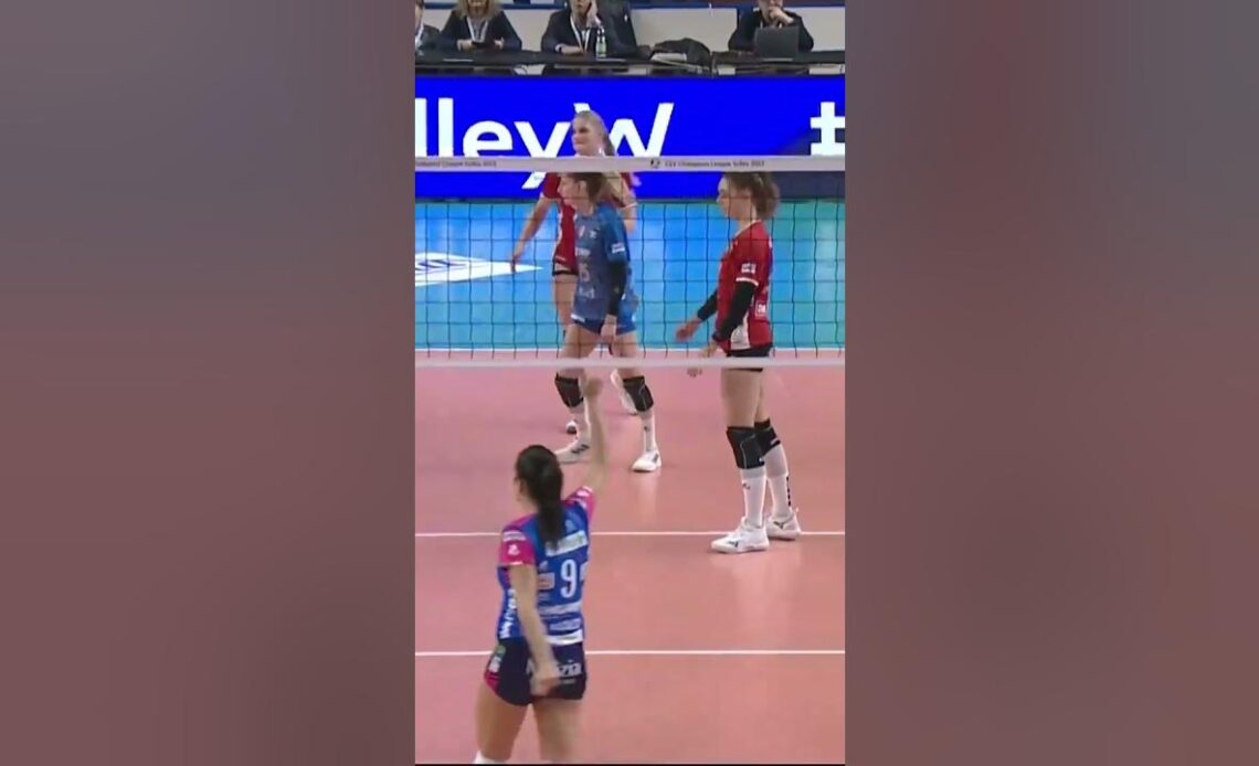 This is how Kenia Carcaces does... ¦ #Shorts #CLVolleyW