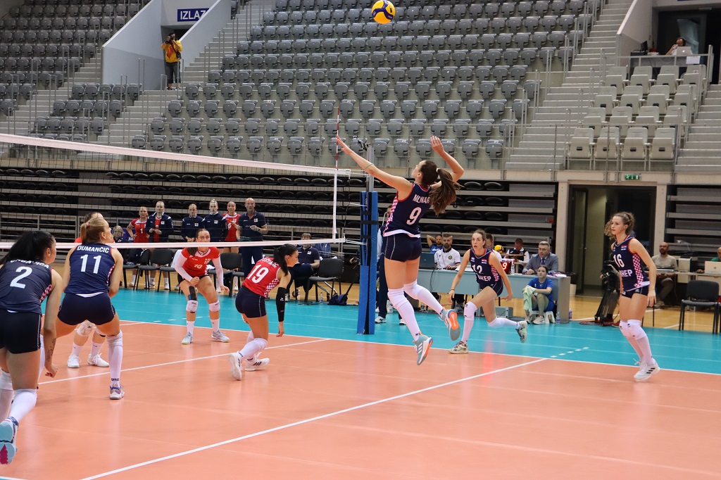 WorldofVolley :: CRO W: Lucija Mlinar holds first place in Turkey with her club Erdemit Bld. Altinlukom