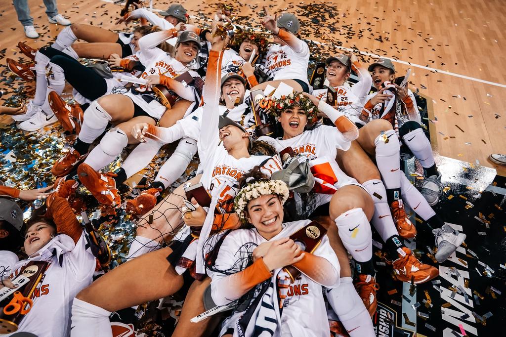 WorldofVolley :: USA W: National title goes to Texas after 10 years – Longhorns put on NCAA crown