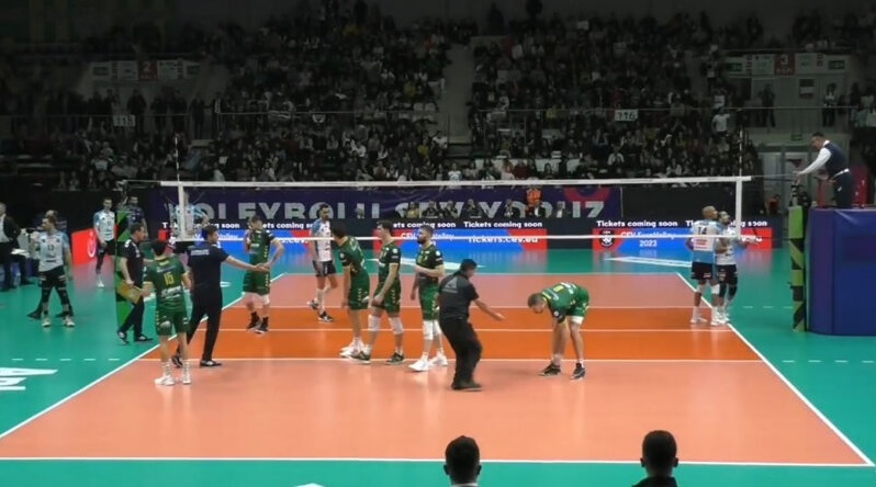 WorldofVolley :: CL M: Aluron file complaint to CEV against Halkbank – home fans throw bottle to hit rival players (VIDEO)
