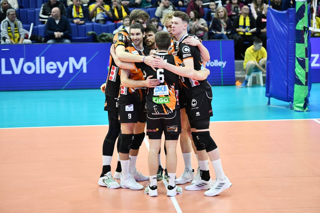 WorldofVolley :: GER M: After an unexpected defeat in the last round, Berlin successful against Duren