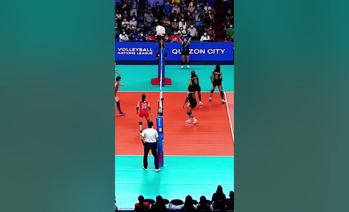 Bet you didn‘t expect that 😅 #volleyballworld #volleyball #funnyfail #trickplay #VNL