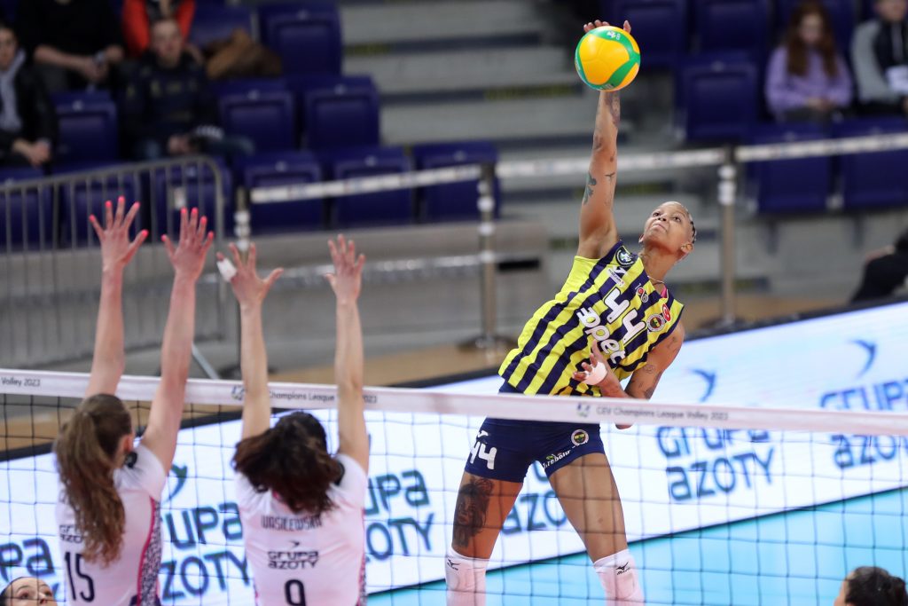 CEV CL W: After 114 minutes of play, Fenerbahce broke Chemik Police resistance