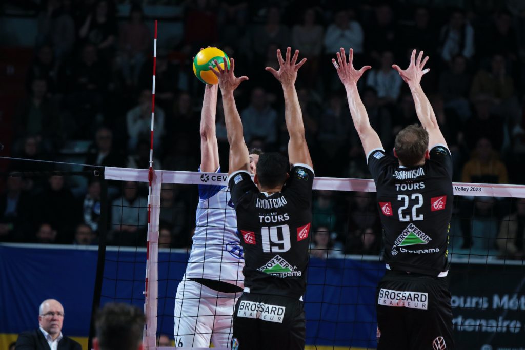 WorldofVolley :: CL M: VfB Friedrichshafen defeated Tours VB in the 1st Playoff match played in France