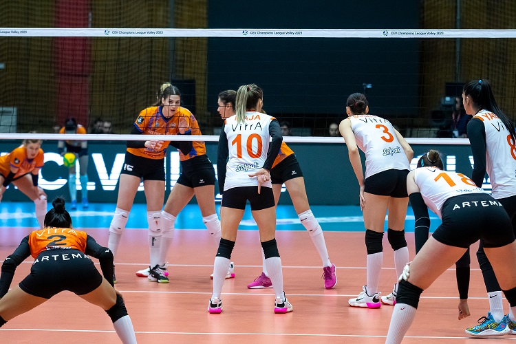 WorldofVolley :: CL W: Eczacıbaşı stamp ticket to quarterfinals; Fenerbahçe’s win lights fire in Pool D ahead of last round