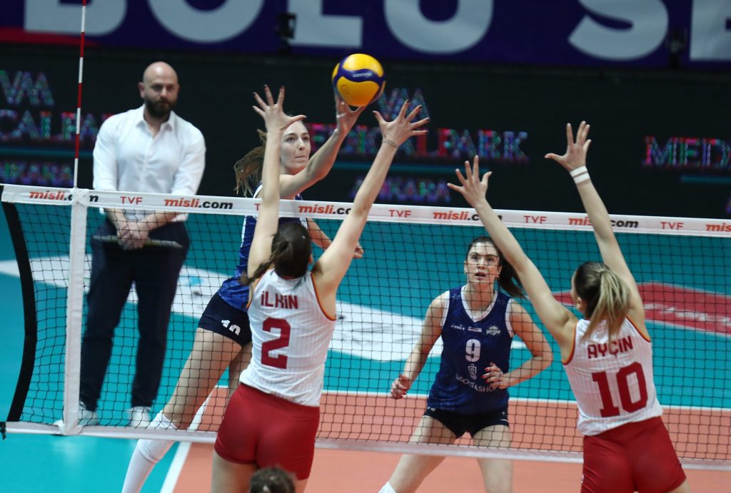 WorldofVolley :: TUR W: Galatasaray continue fierce fight for playoffs with 5th consecutive victory