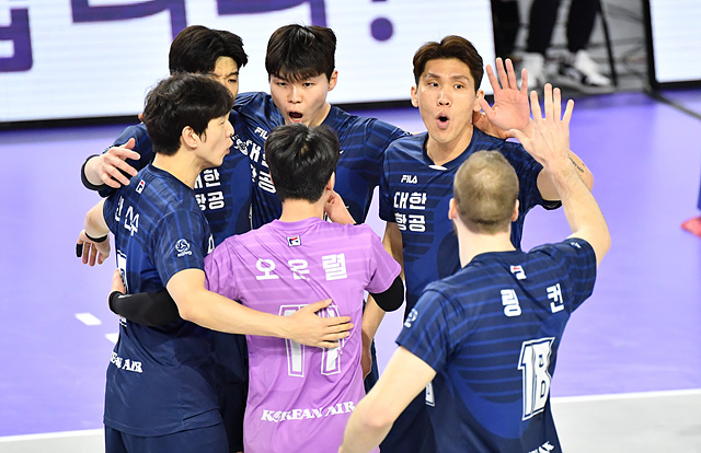 KOR M: Korean Air Jumbos Defeat Hyundai Skywalkers in First Game of Korean V-League Playoff Final Series