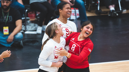 Huskers Sweep Shockers in Central City