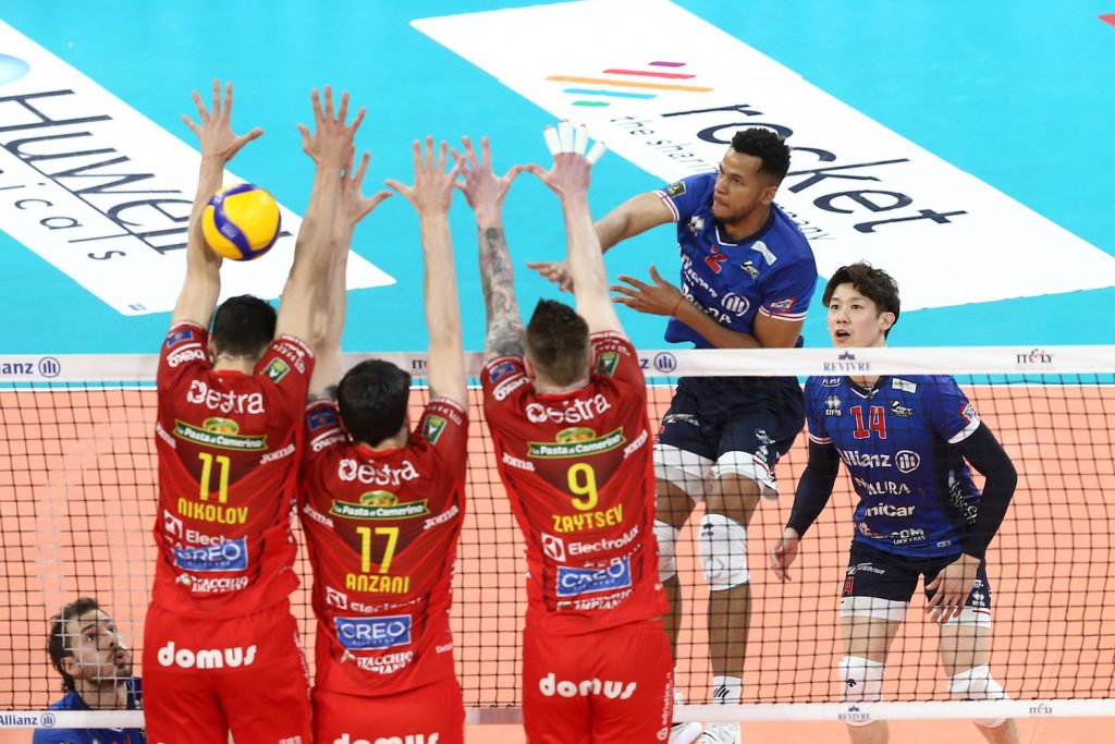 ITA M: Exciting Dramatic End to Italian SuperLega Semifinals with Decisive Fifth Matches Ahead