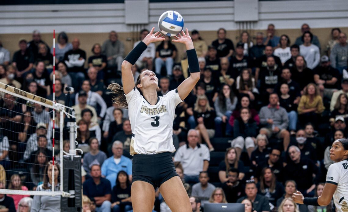 Renner Medically Retires from Volleyball