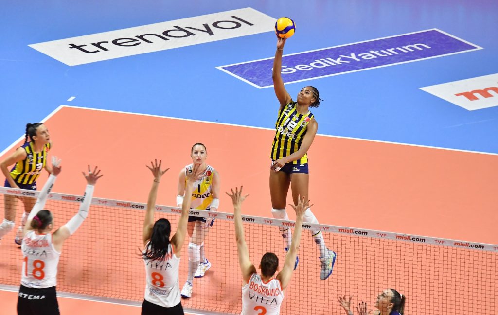 TUR W: Fenerbahçe Opet Takes 1-0 Lead Playoff Final Series Against Eczacıbaşı Dynavit